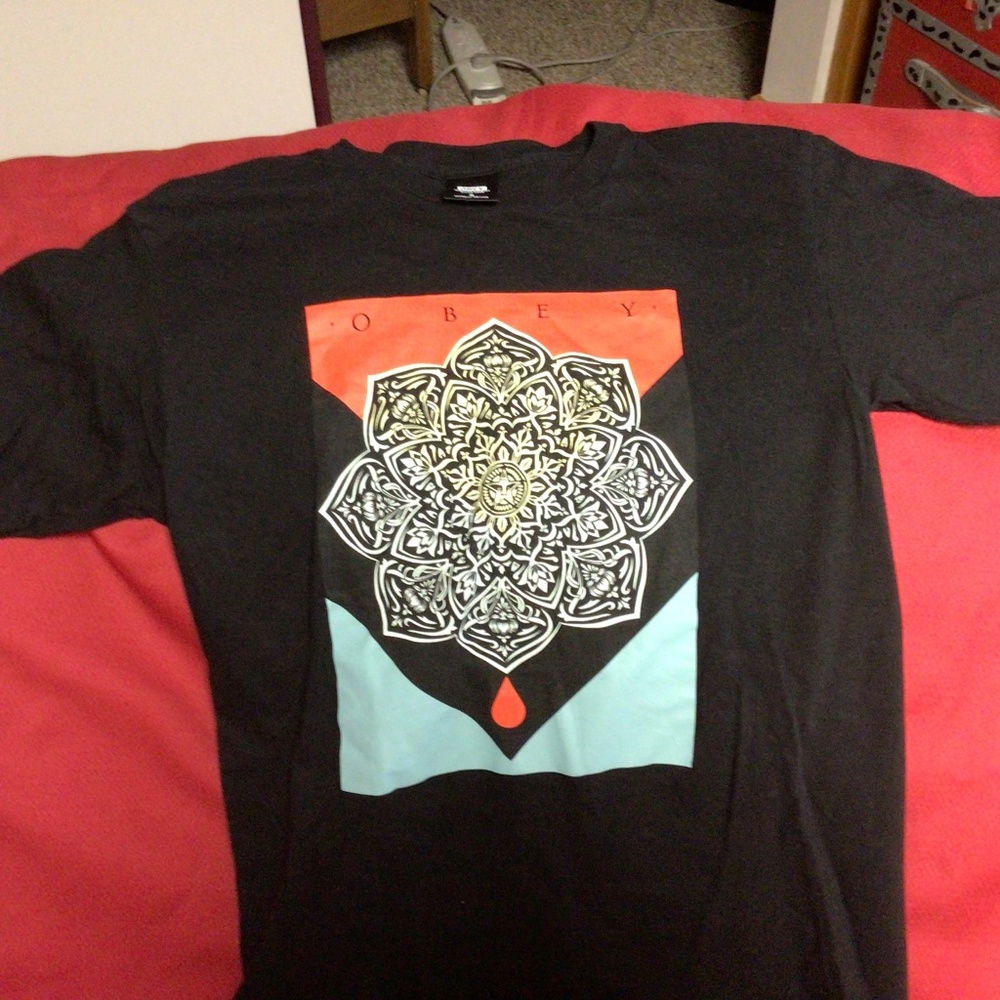 OBEY tshirt